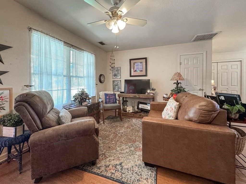 318 Earl King St - Photo 7 of 16