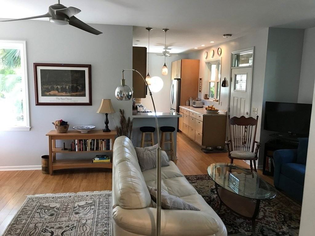 123 Avenue L - Photo 6 of 19