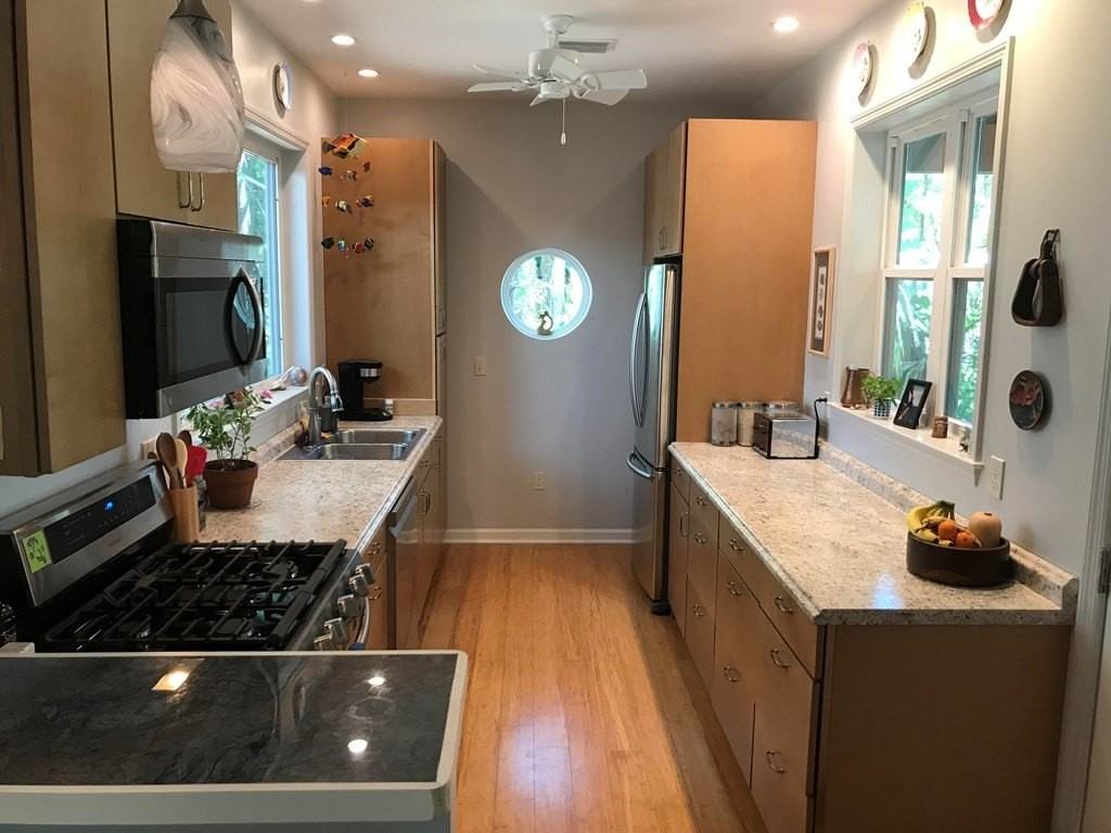 123 Avenue L - Photo 7 of 19