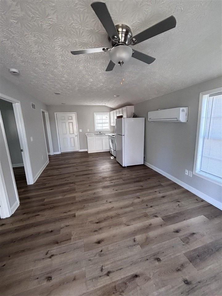 848 Hope St - Photo 3 of 8