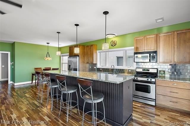 2022 Willow Beach St - Photo 5 of 26