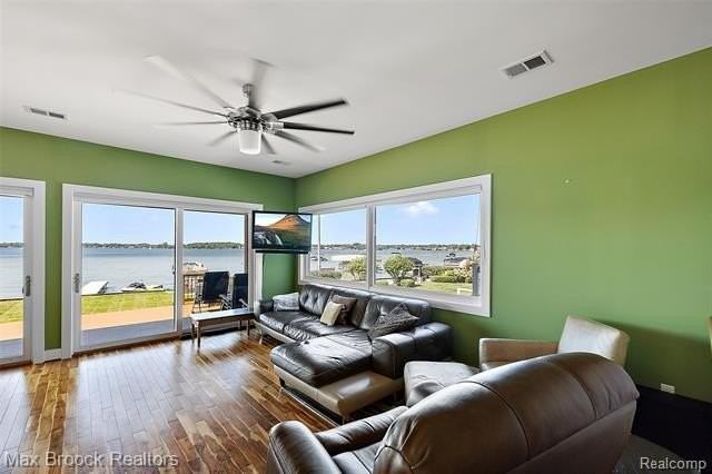 2022 Willow Beach St - Photo 6 of 26