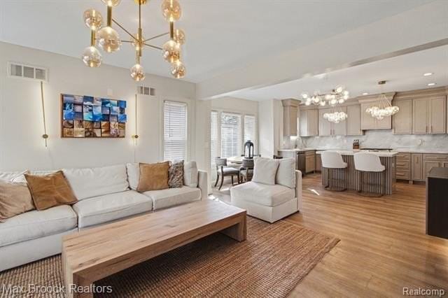 314 S Laurel St - Photo 4 of 35