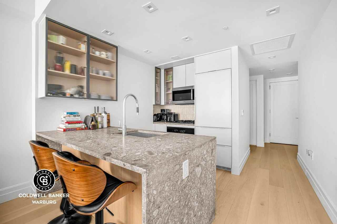 222 E Broadway #2B - Photo 3 of 6