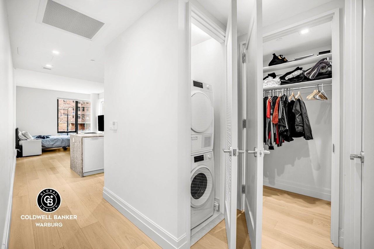 222 E Broadway #2B - Photo 4 of 6