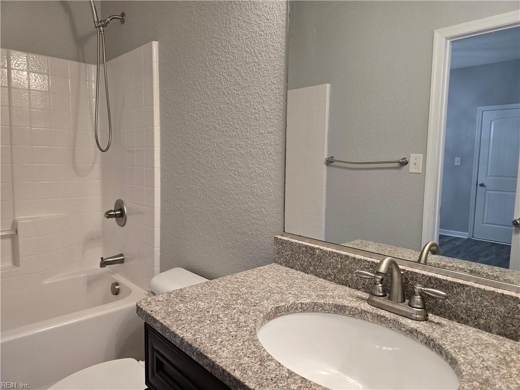 1402 Laurel Ave - Photo 6 of 46