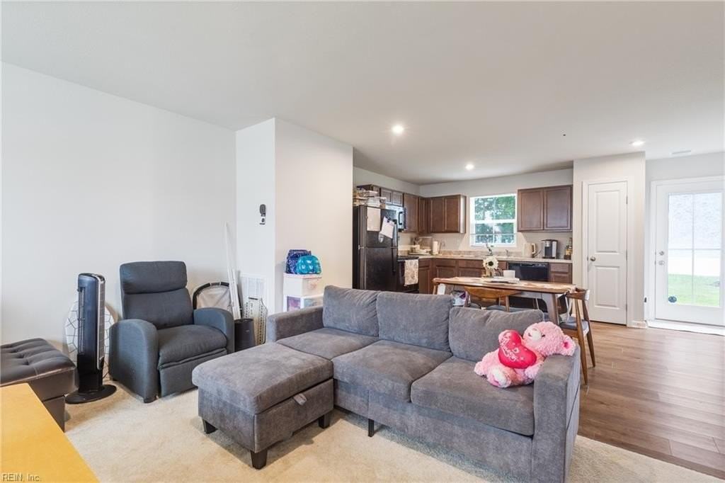 213 Monmouth St - Photo 5 of 22