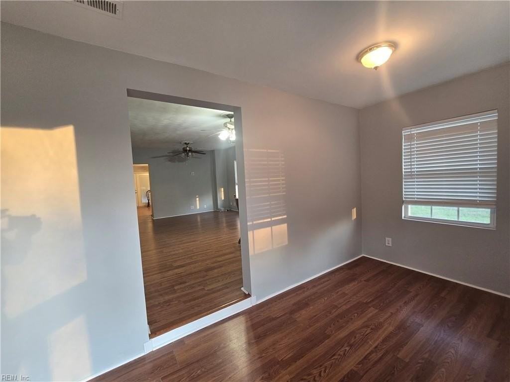 1017 Geneva Ave - Photo 4 of 24