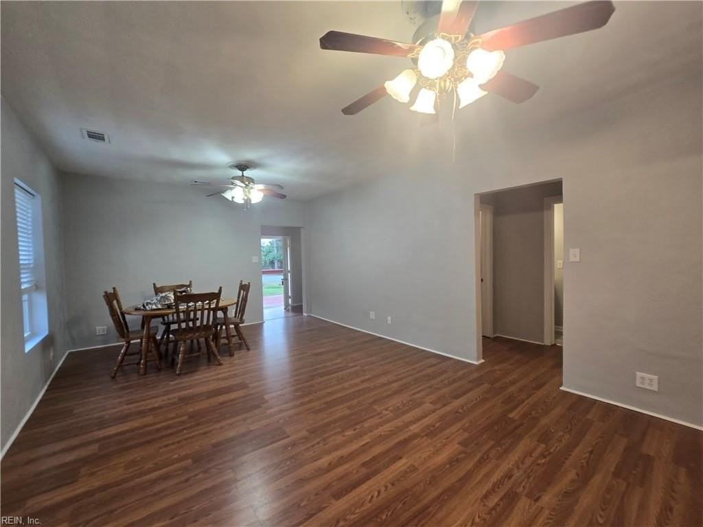 1017 Geneva Ave - Photo 7 of 24