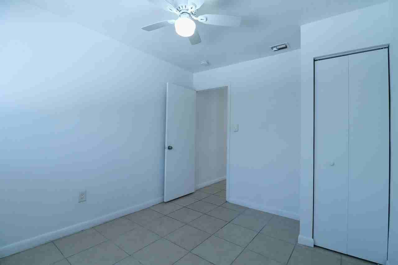 1960 Sw 41st Ave Apt 3 - Photo 5 of 11