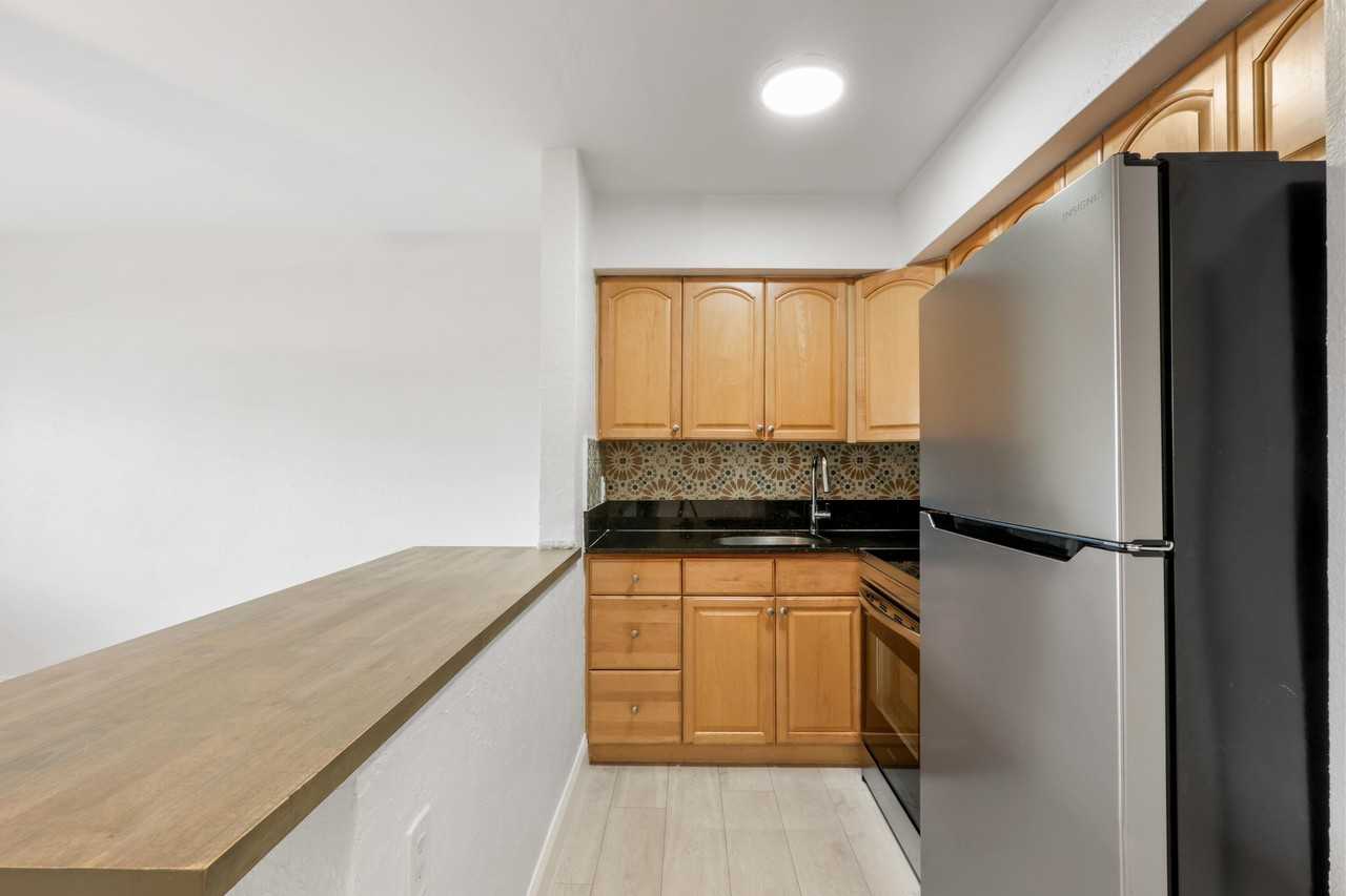 1125 Sw 15th Ave Apt 3 - Photo 4 of 27