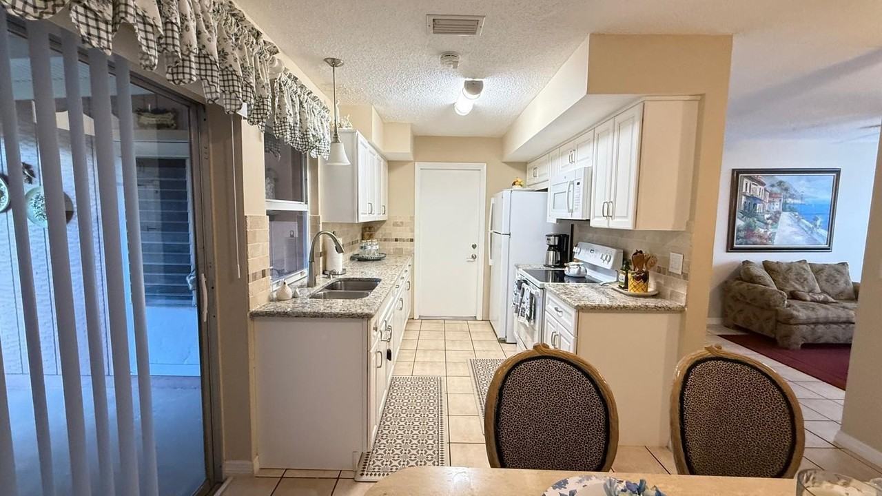 864 Se Festivo Ct - Photo 7 of 23