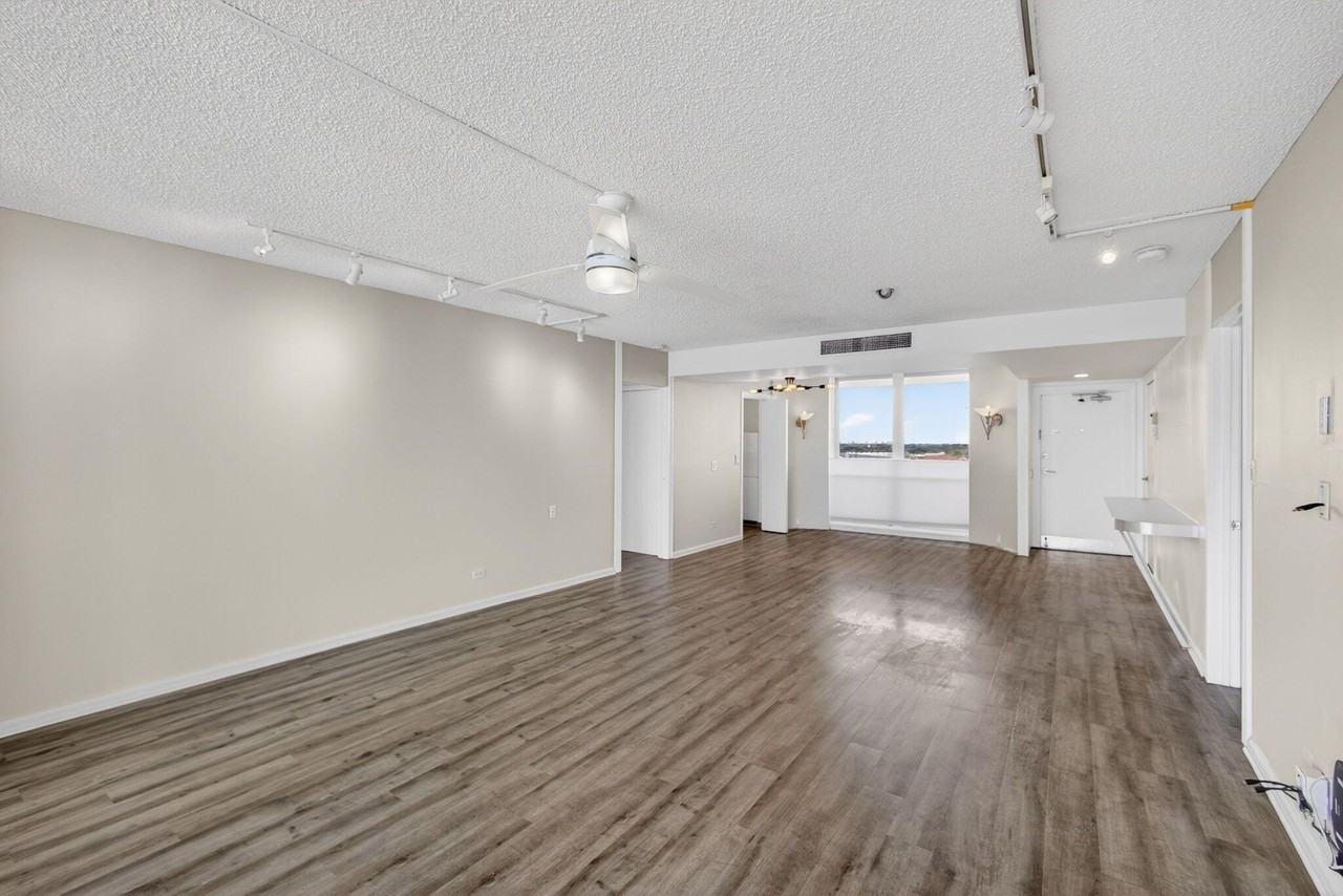 134 Lakeshore Dr Apt T13 - Photo 7 of 27