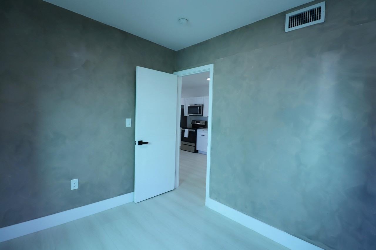 1814 Nw 2nd Ct Apt 2 - Photo 5 of 17