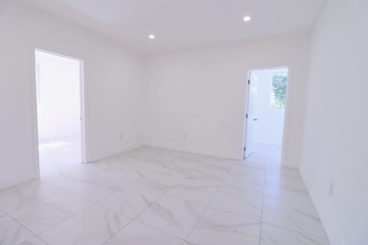 3025 Nw 8th Ave #2 - Photo 3 of 10