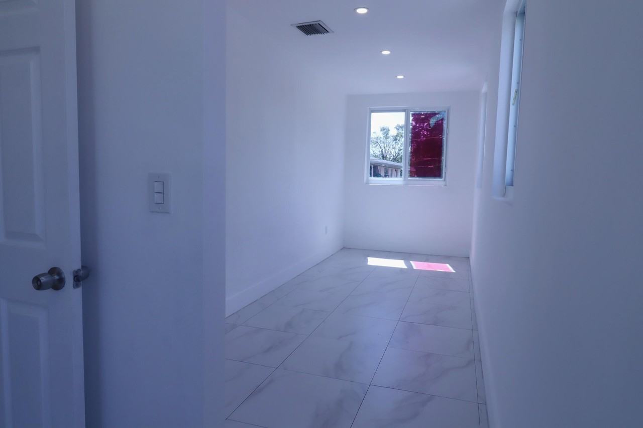 3025 Nw 8th Ave #2 - Photo 7 of 10