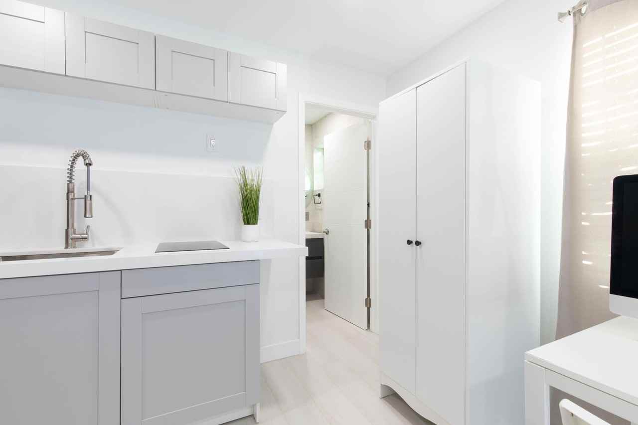 1826 Jefferson St - Photo 2 of 13