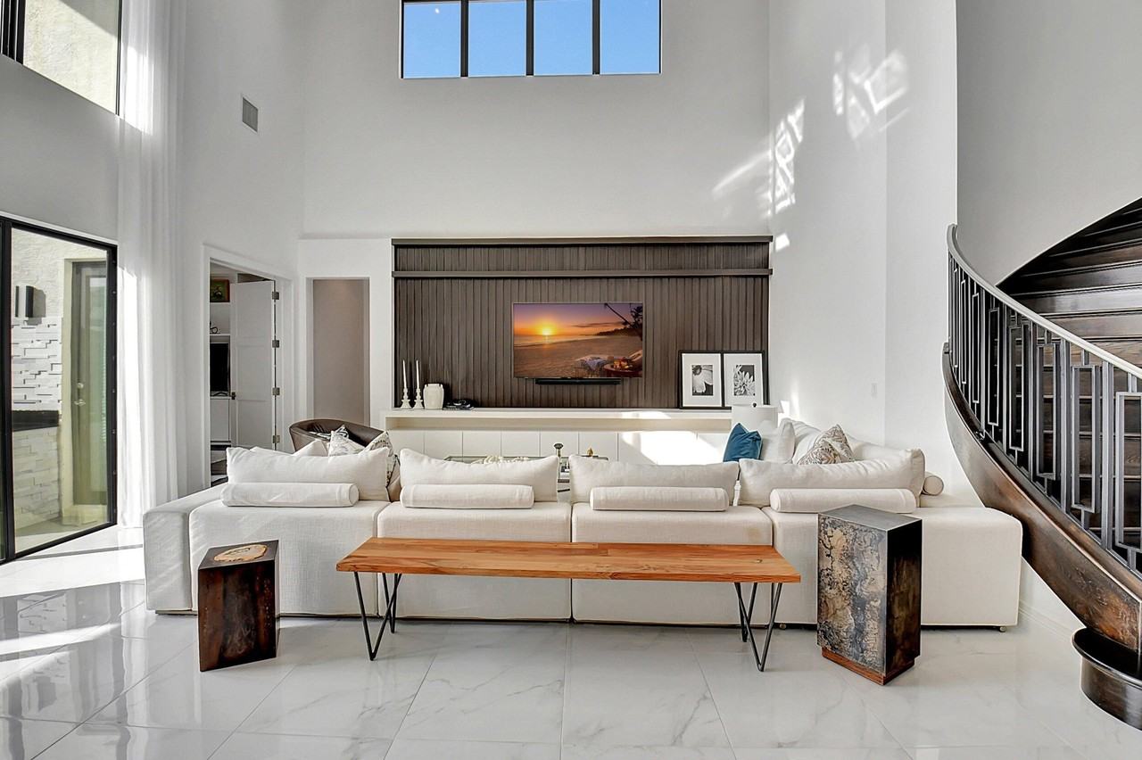 9766 Vitrail Ln - Photo 4 of 32