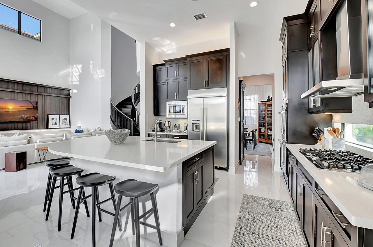 9766 Vitrail Ln - Photo 7 of 32