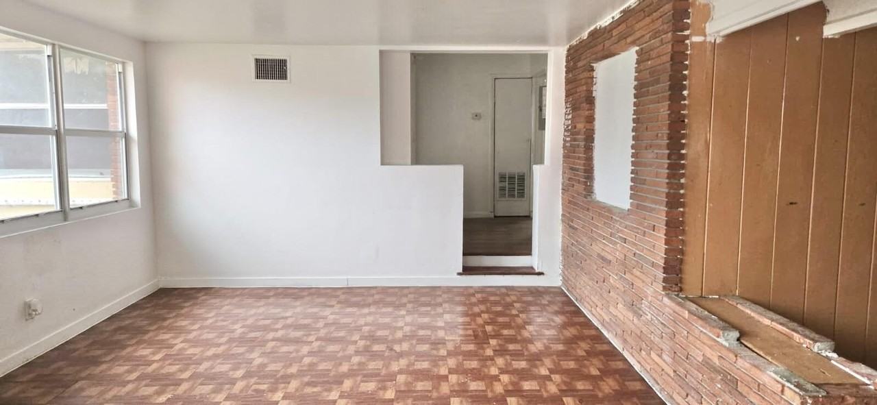 2325 Johnson St - Photo 3 of 21