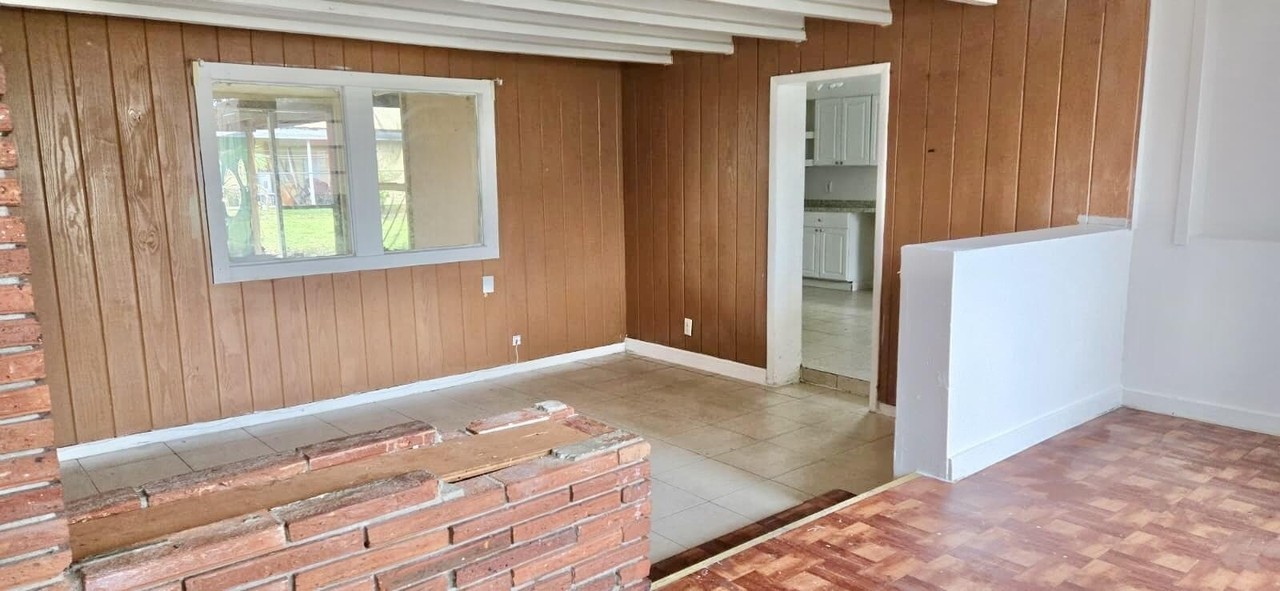 2325 Johnson St - Photo 5 of 21