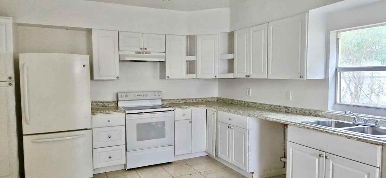 2325 Johnson St - Photo 7 of 21