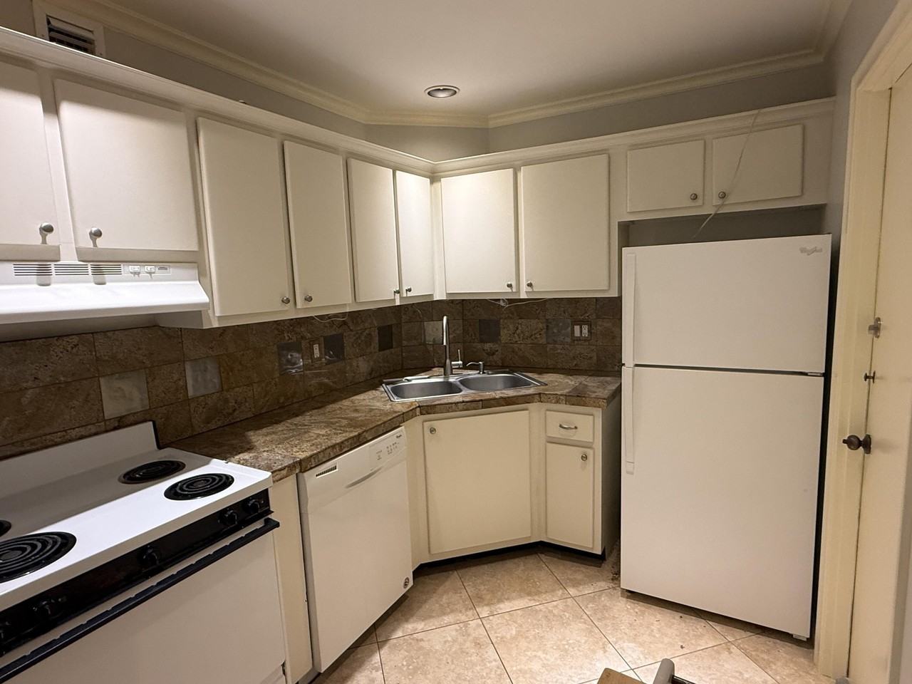 136 Ne 19th Ct Apt 220f - Photo 4 of 17