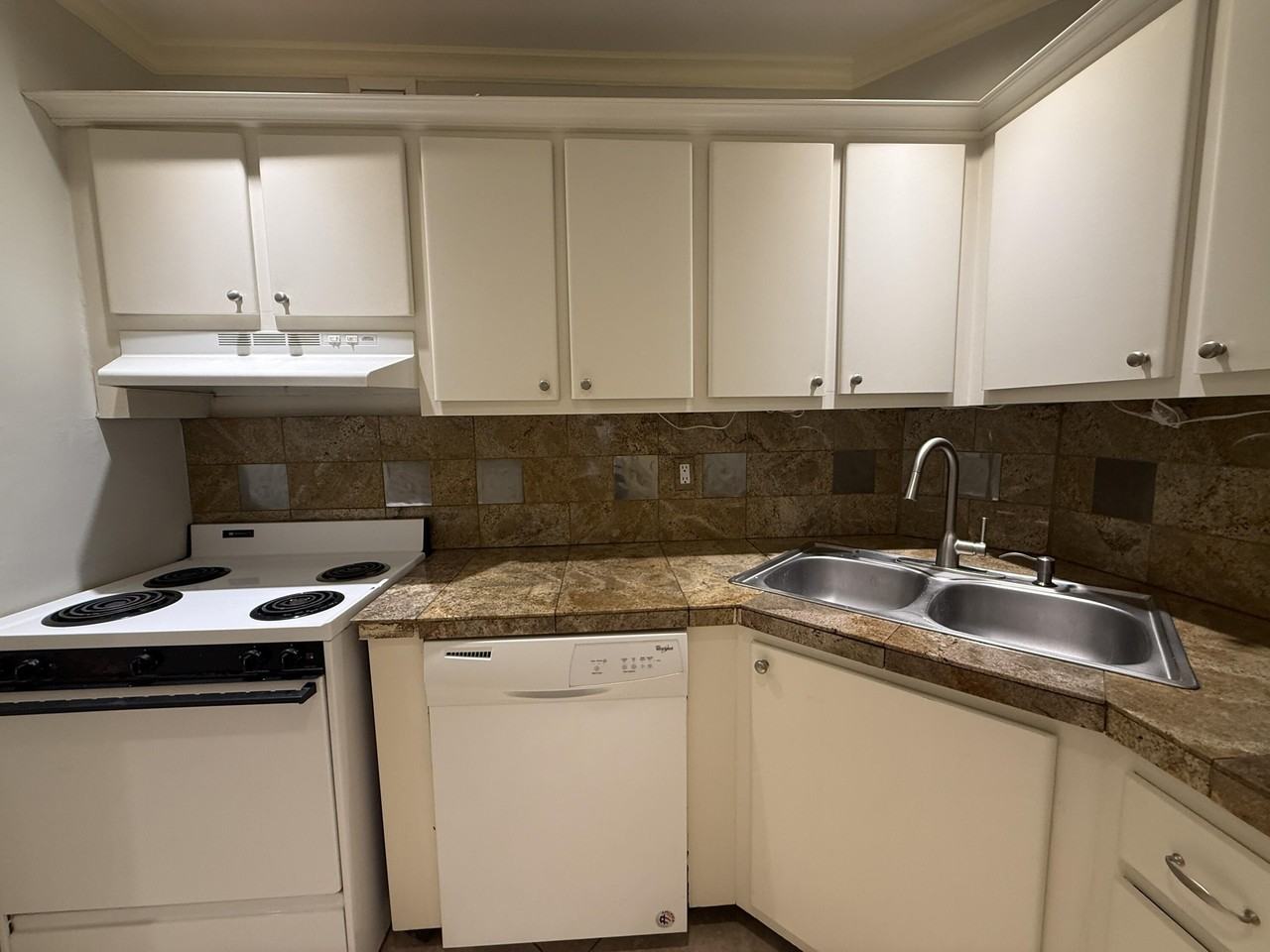 136 Ne 19th Ct Apt 220f - Photo 5 of 17