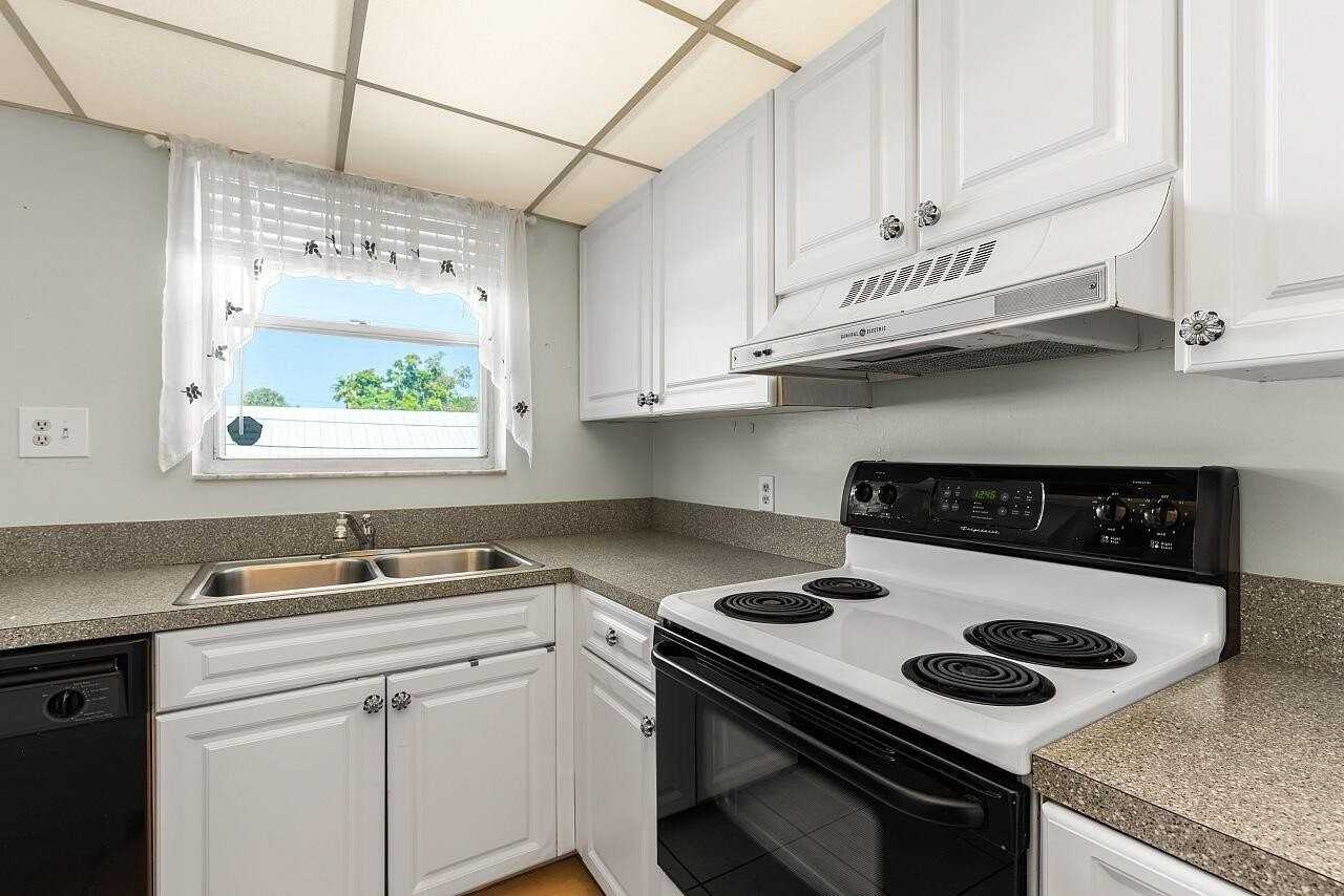 1100 Ponce De Leon Cir Apt N210 - Photo 4 of 26