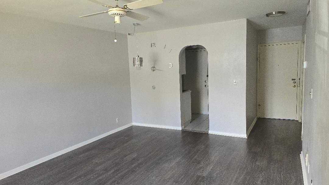 1821 Ne 62nd St Apt 304 - Photo 4 of 11