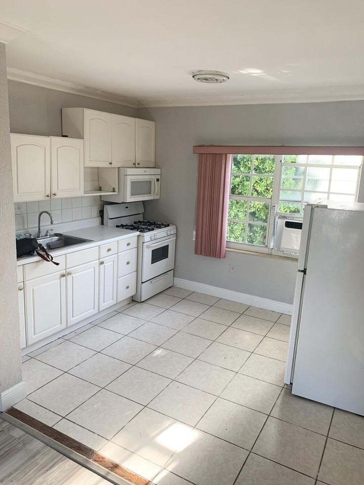 555 Sw 16th Ave Unit 13 - Photo 3 of 8