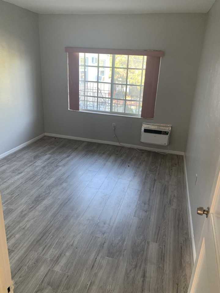 555 Sw 16th Ave Unit 13 - Photo 5 of 8