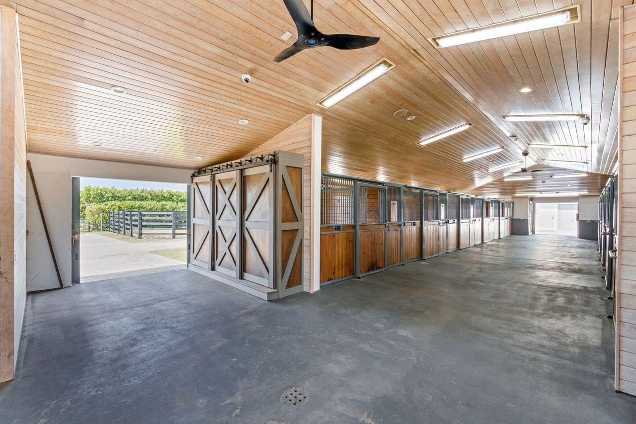 13155 Southfields Rd - Photo 4 of 50