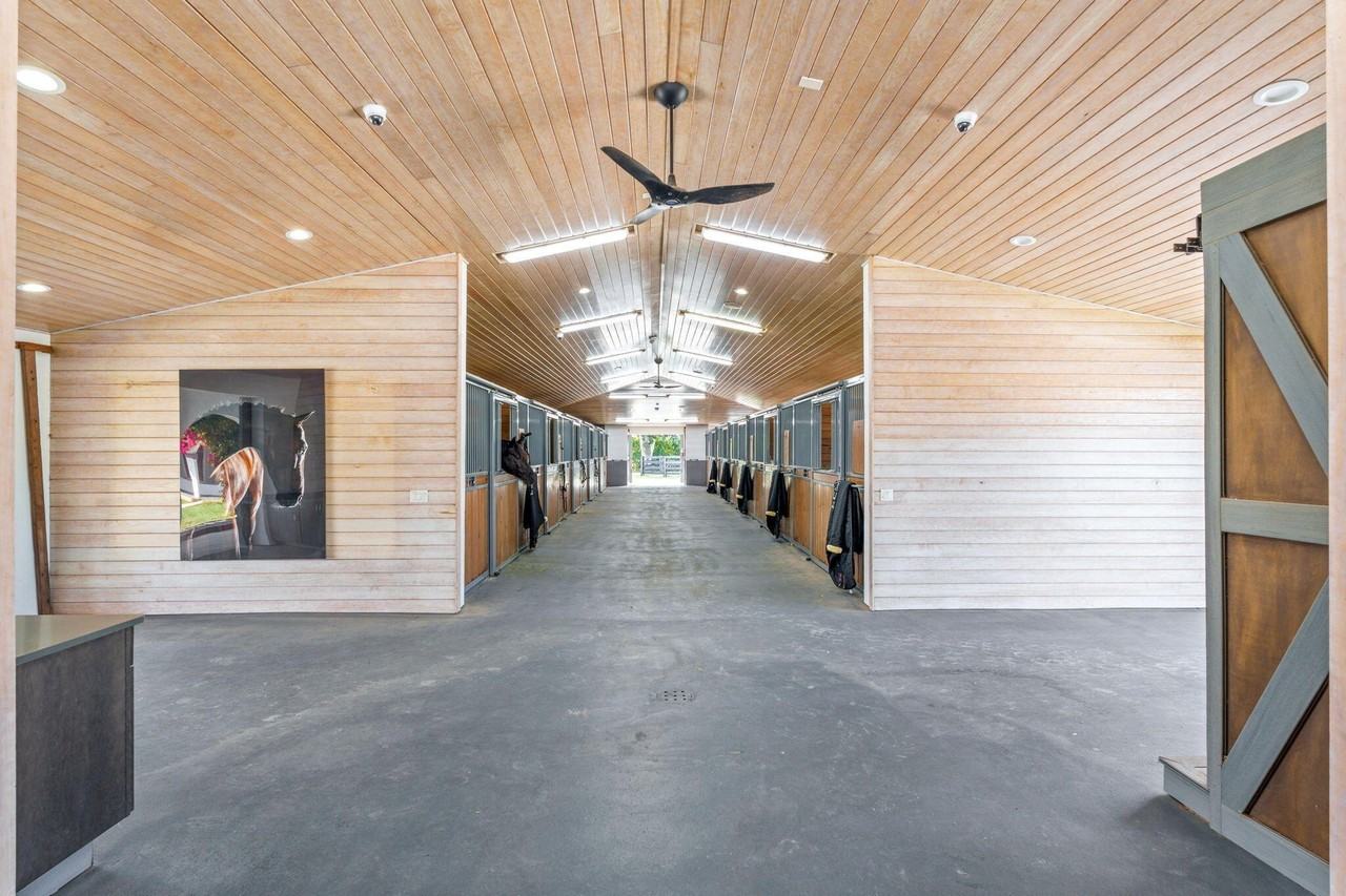 13155 Southfields Rd - Photo 5 of 50