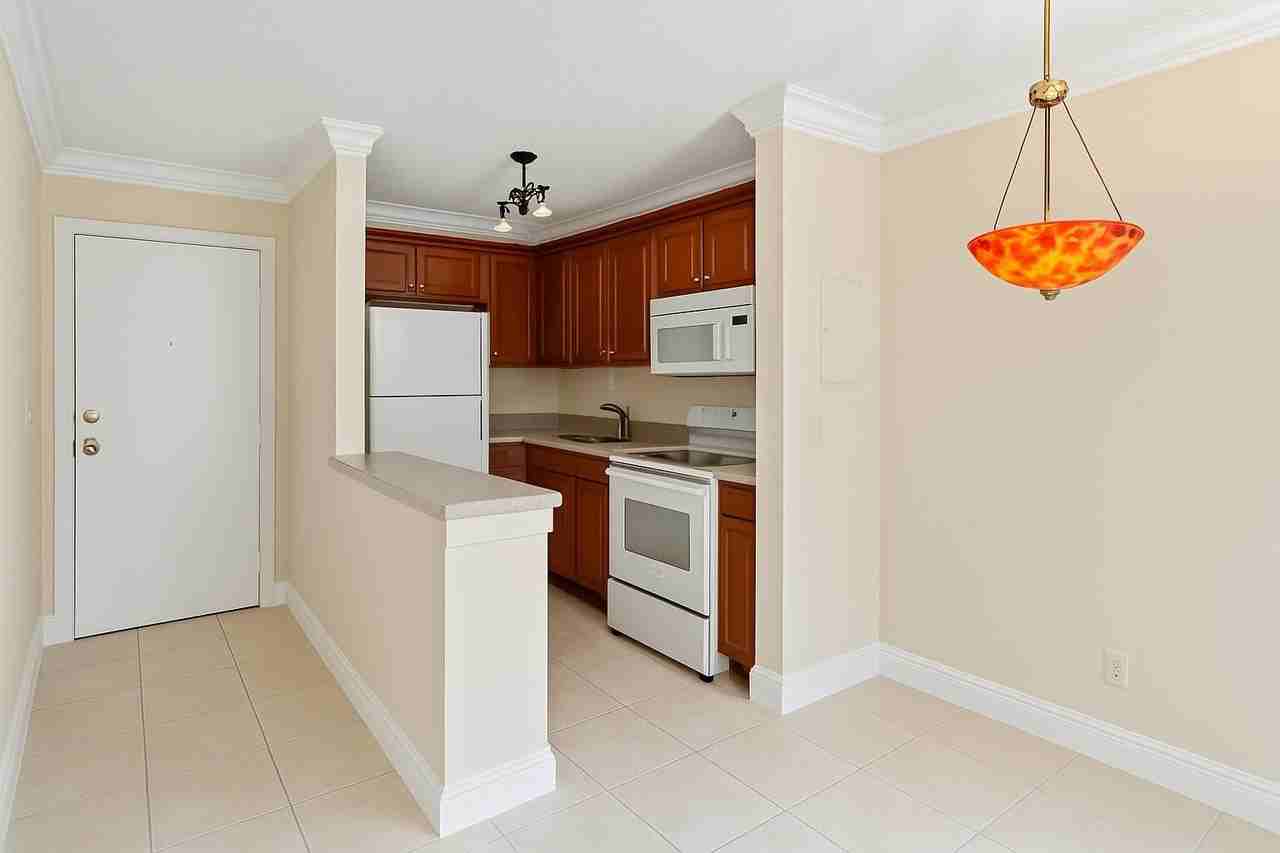 10749 Cleary Blvd Apt 104 - Photo 4 of 33