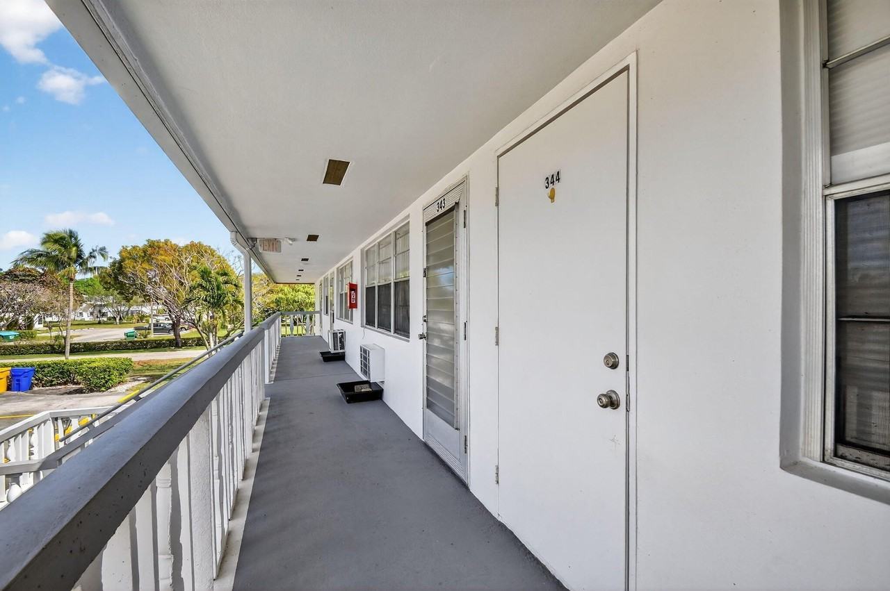 344 Northampton Q - Photo 3 of 47