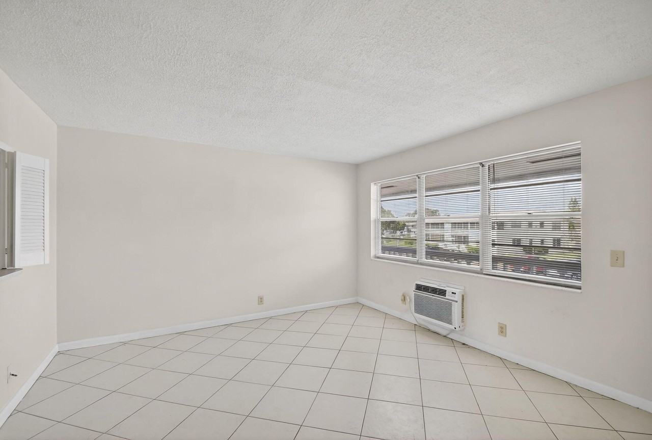 344 Northampton Q - Photo 6 of 47