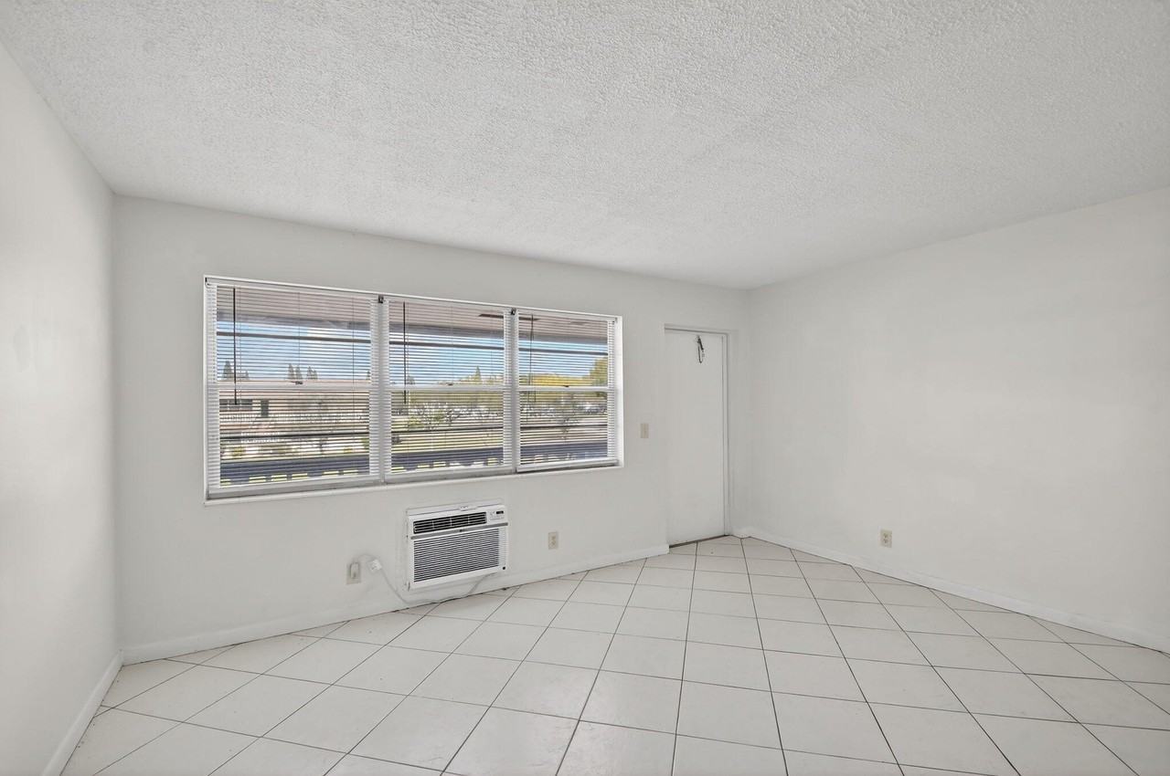 344 Northampton Q - Photo 7 of 47