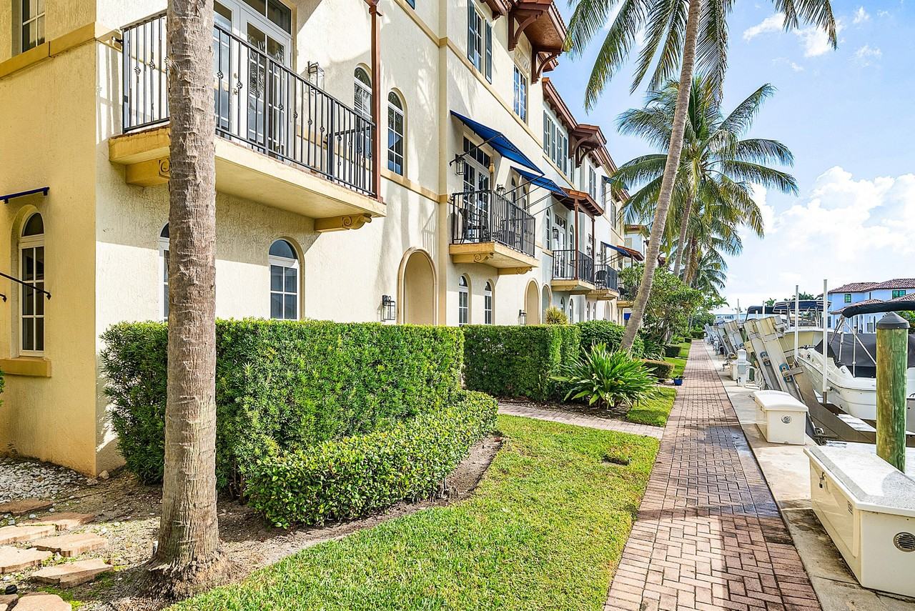 824 Virginia Garden Dr - Photo 4 of 50