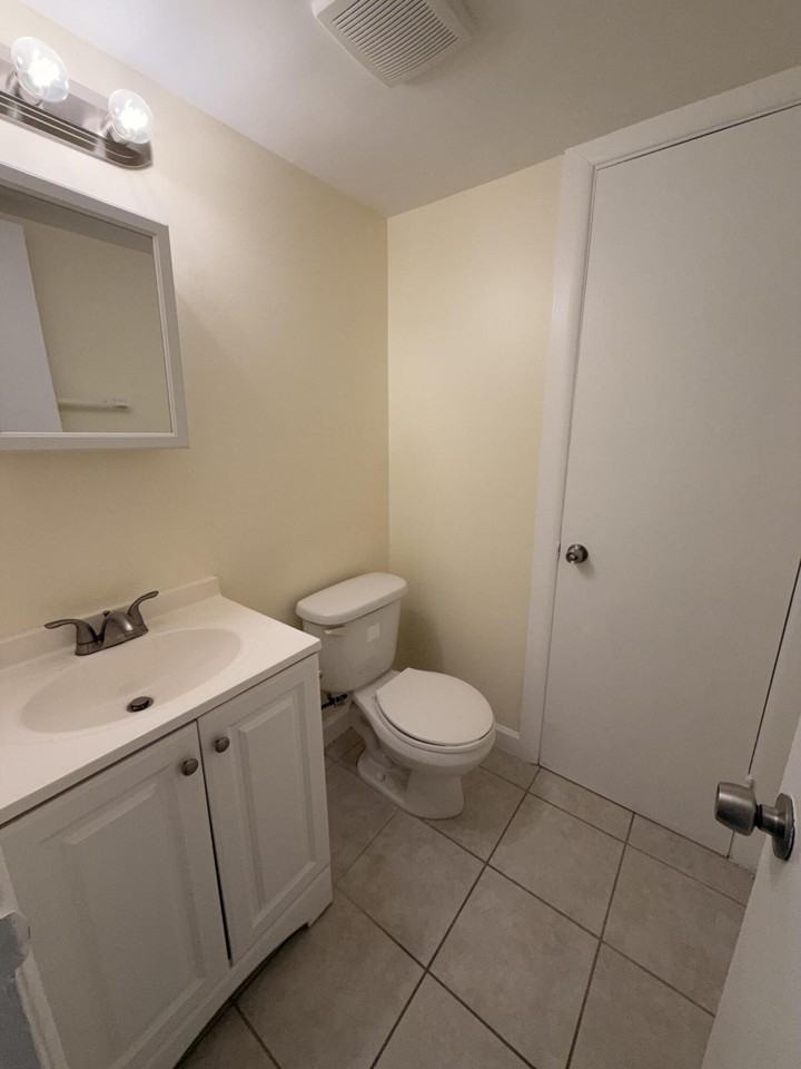 1505 Crescent Cir Unit B21 - Photo 6 of 8