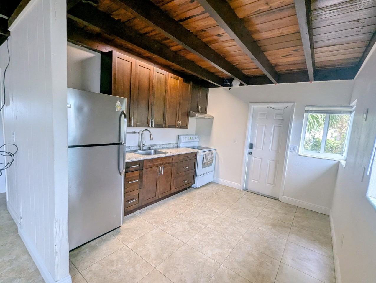 321 Se 15th Ave Apt A5 - Photo 4 of 12