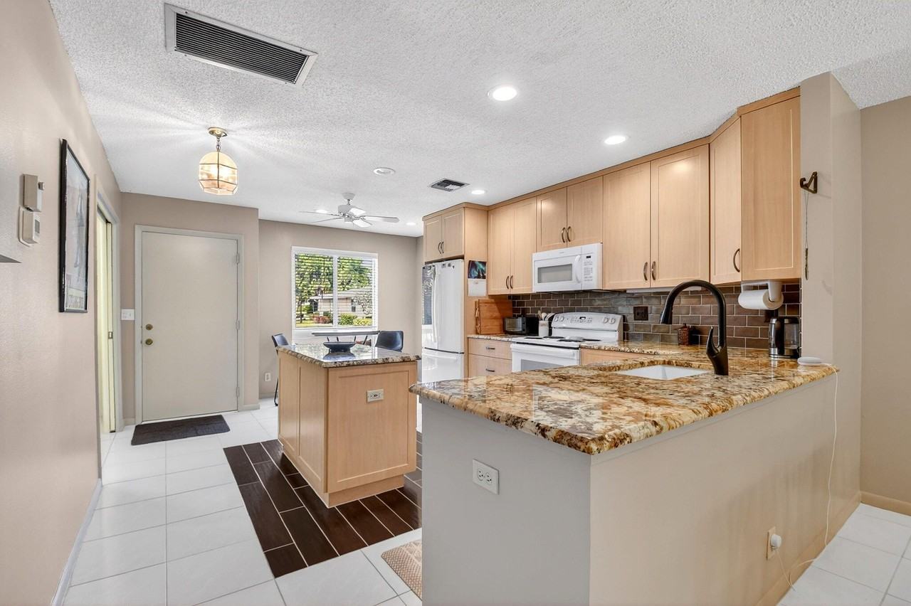 13752 Via Flora Apt D - Photo 5 of 41