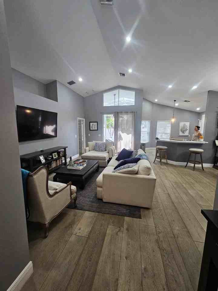 2053 Normandy Cir - Photo 4 of 21