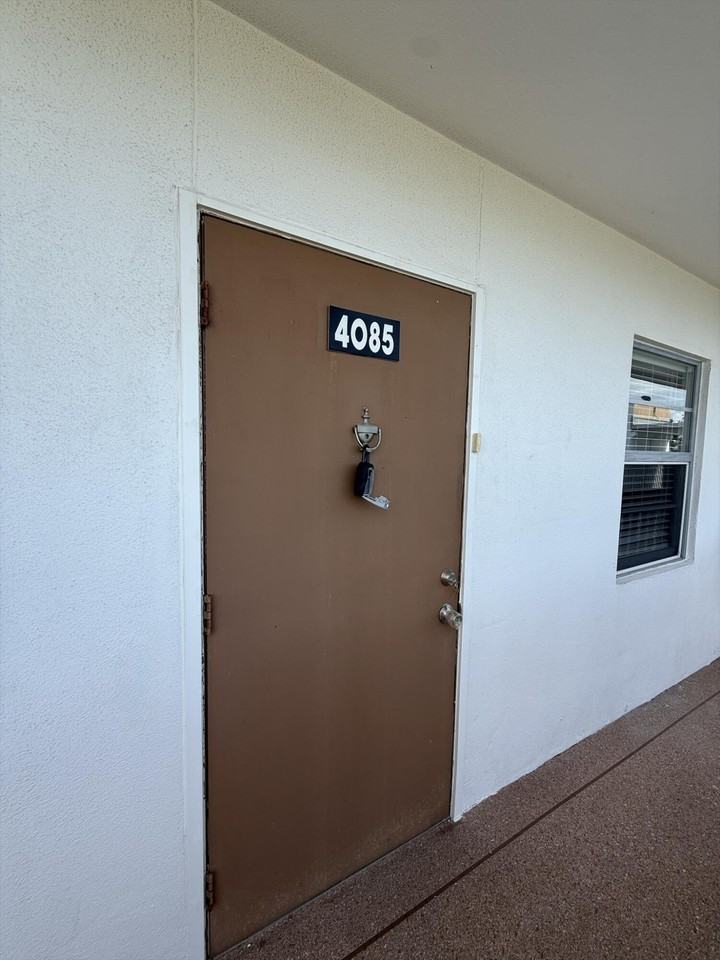 4085 Cornwall E - Photo 2 of 15