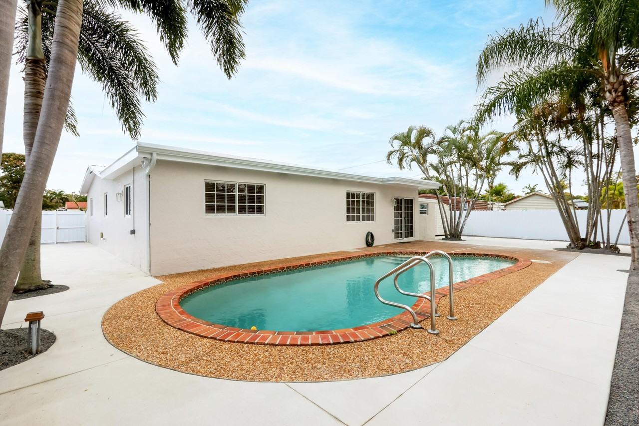 6573 Eaton St - Photo 3 of 38