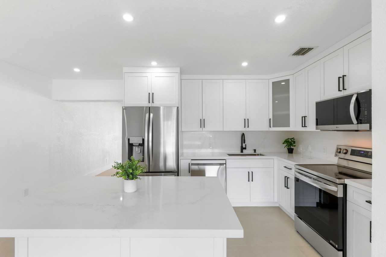 6573 Eaton St - Photo 4 of 38