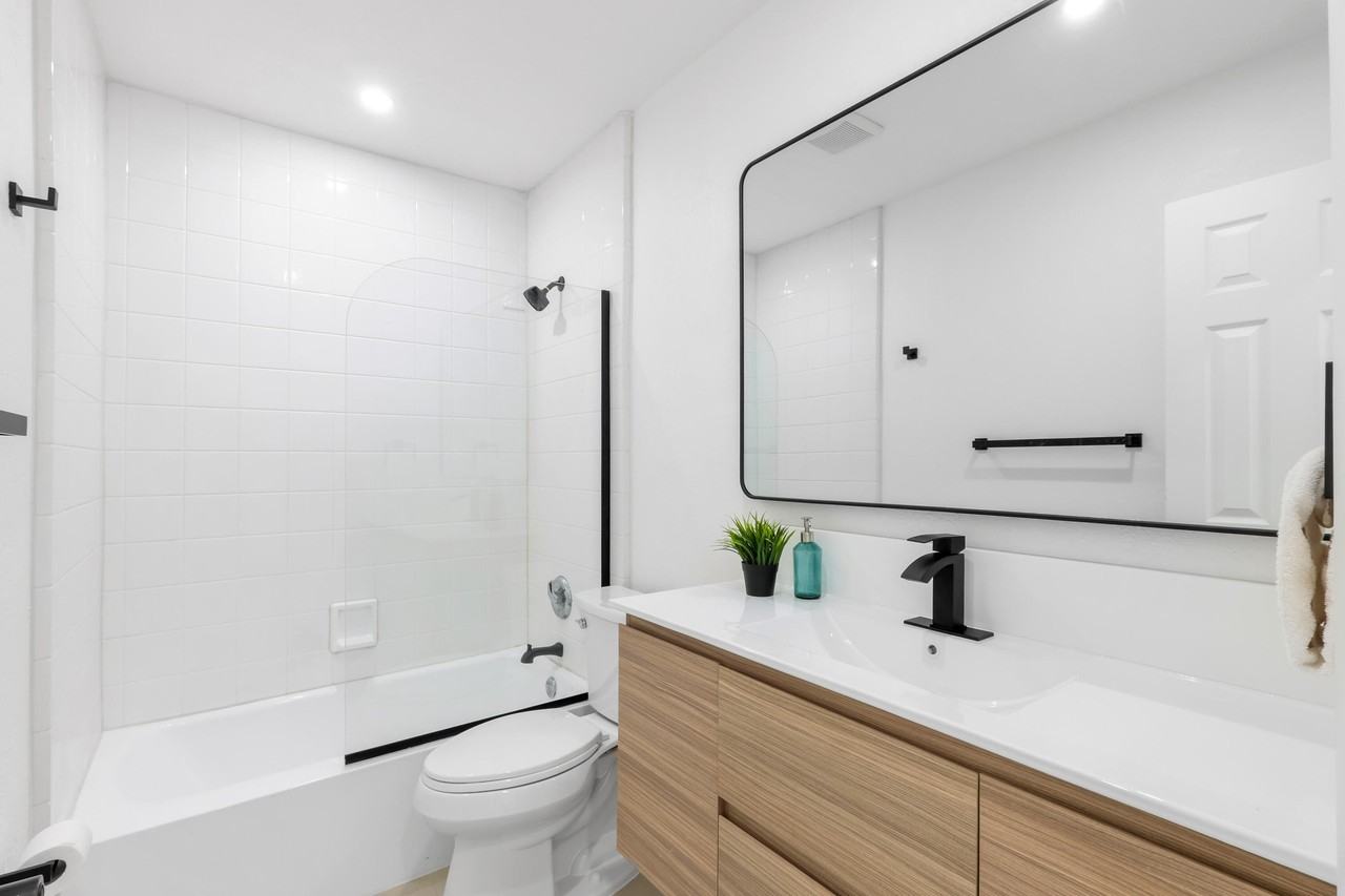 6573 Eaton St - Photo 5 of 38