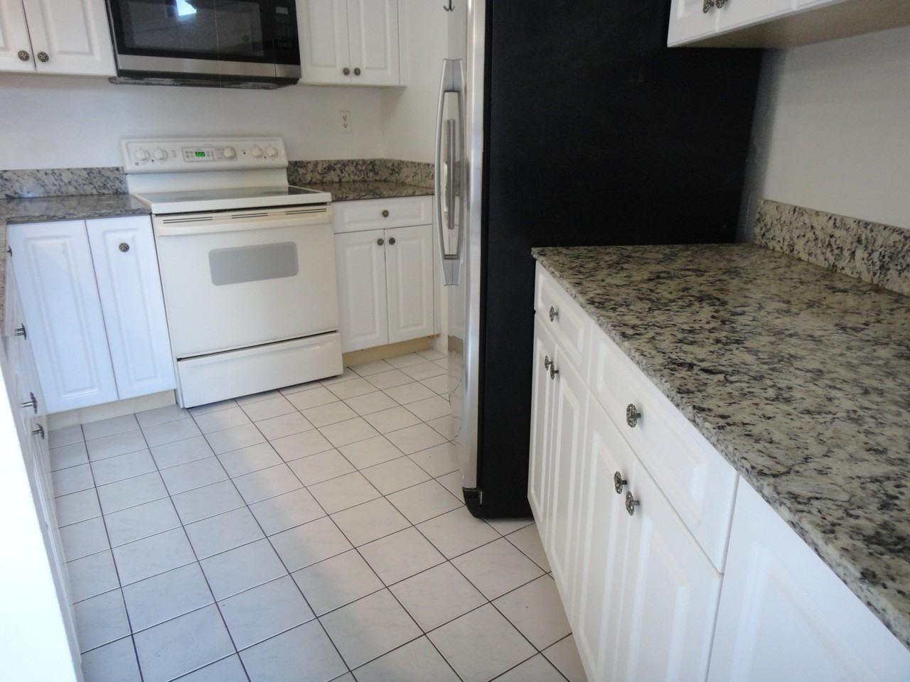 3679 Victoria Dr - Photo 5 of 15