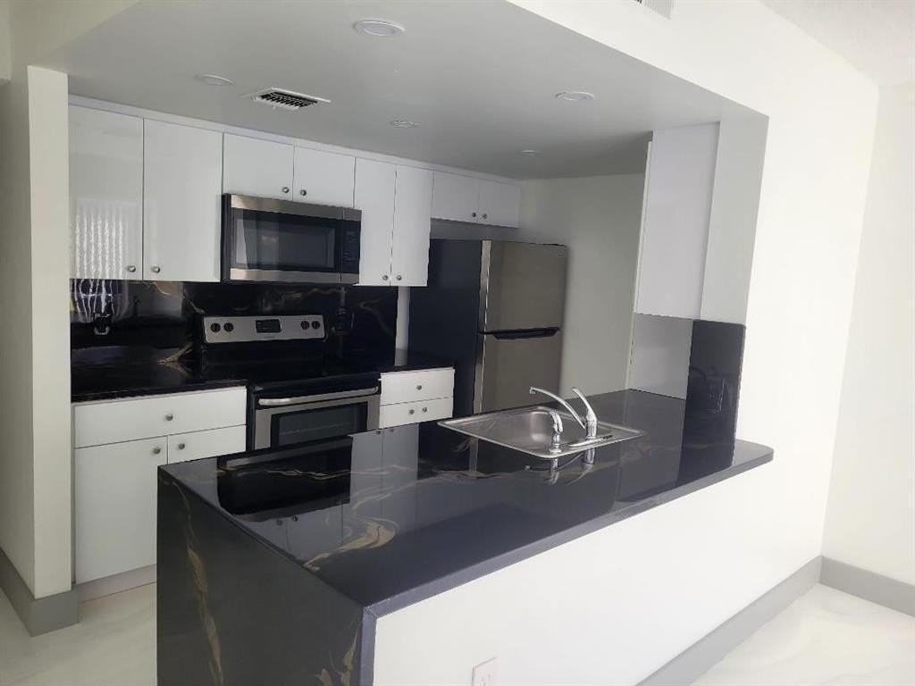 3208 Coral Lake Ln Unit 3208 - Photo 7 of 15