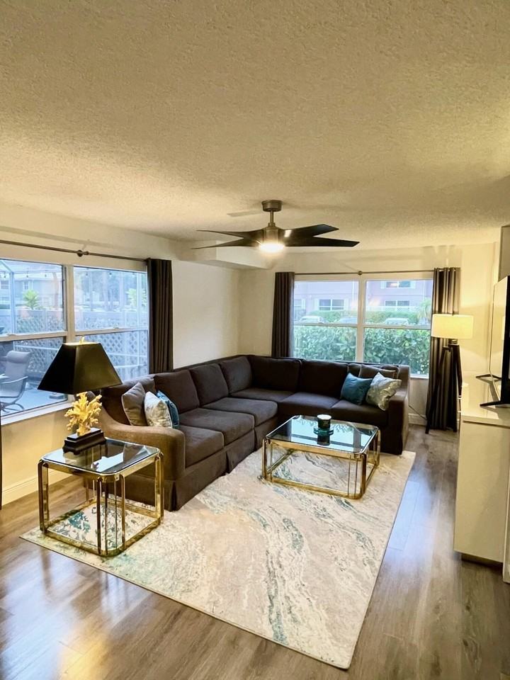 1917 Stratford Way - Photo 2 of 22